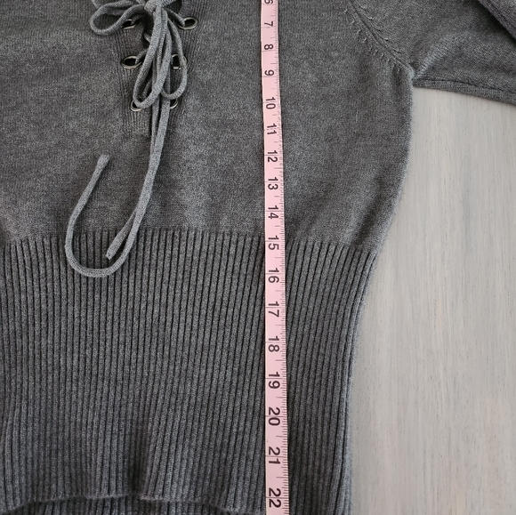 Revolve Line+Dot Lea Grommet Corset Style Lace Up Gray Sweater Small LT1798A - Picture 7 of 9